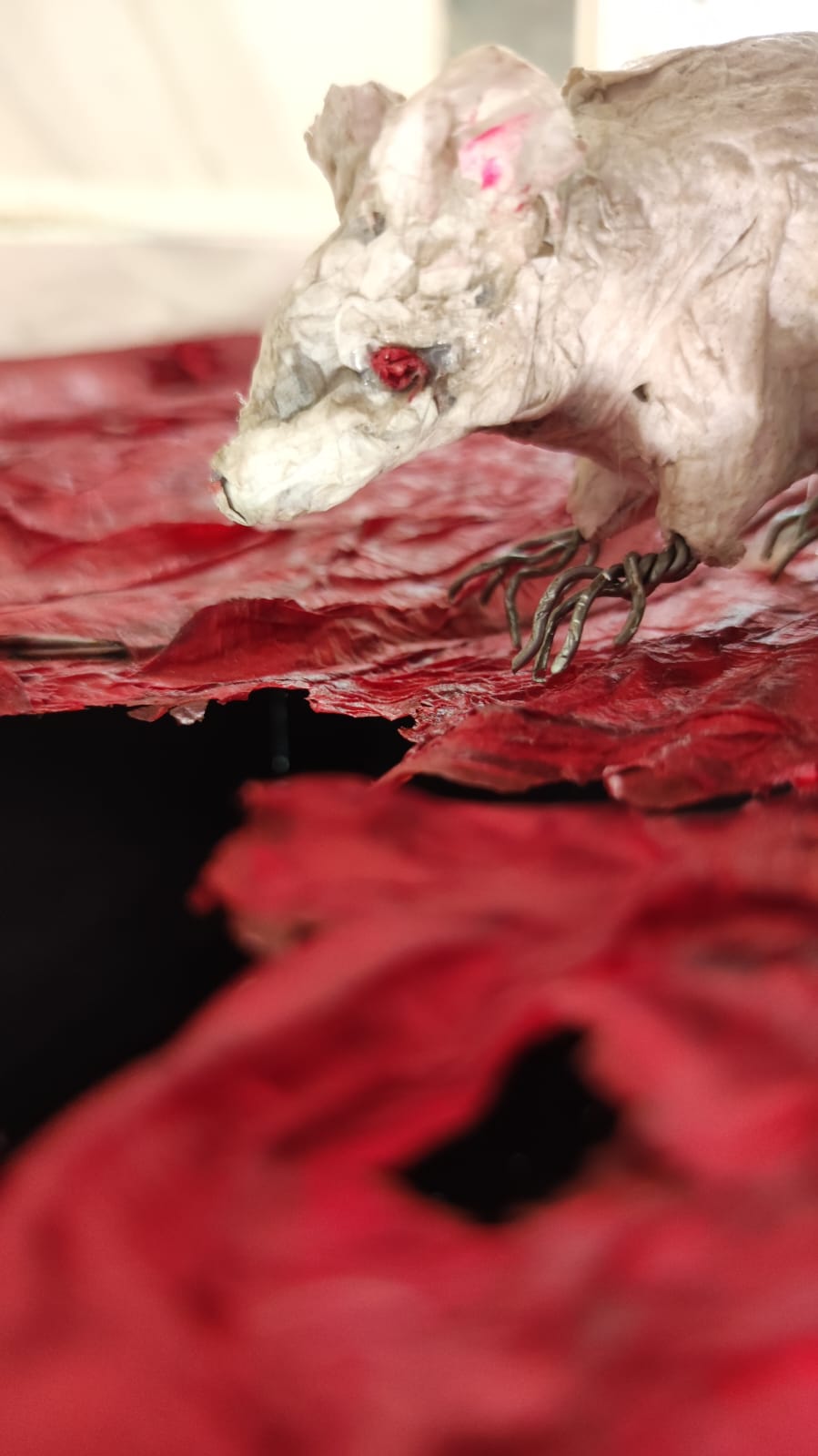 Dettaglio della scultura di un topo